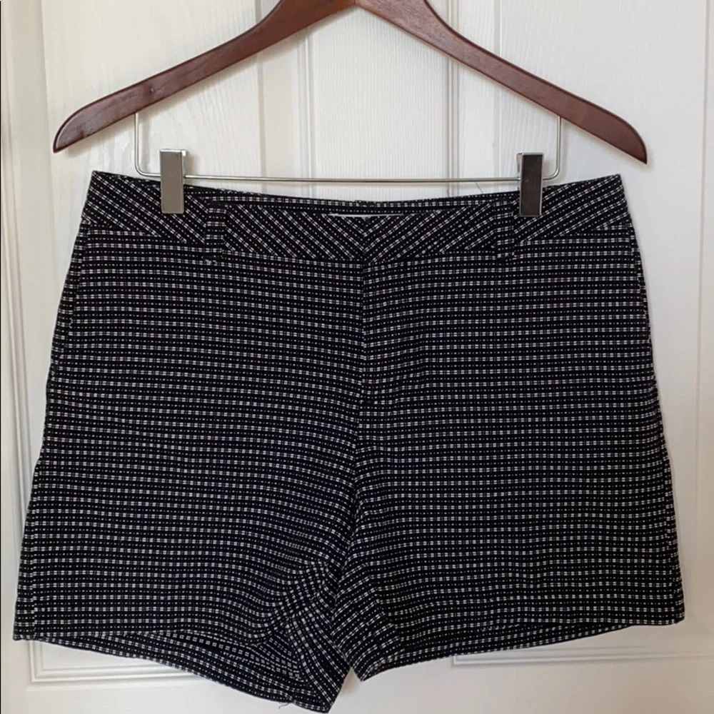 LIZ CLAIBORNE Women's Size 10 Petite Black & White Stitched Patterned Sh…